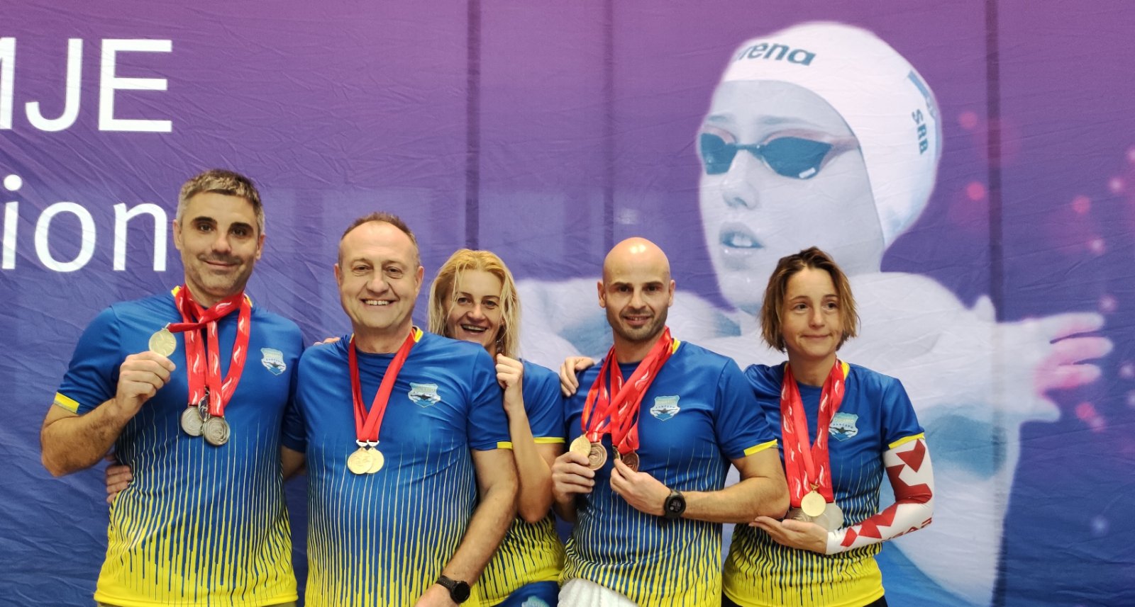 Veterani plivači Dinama iz Pančeva osvojili 15 medalja u Novom Sadu